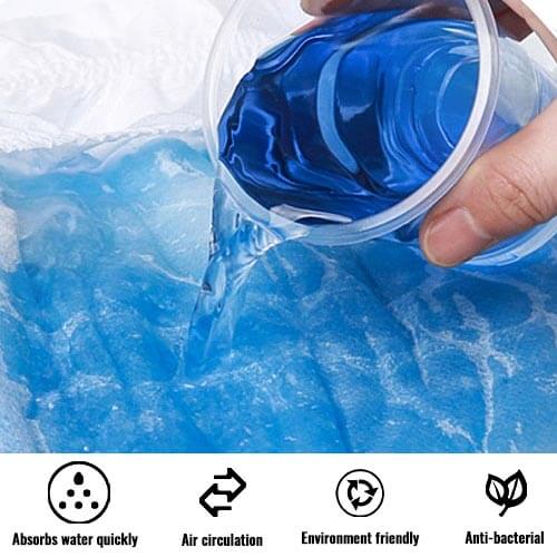 Biologisch abbaubare Babywindeln aus Bambus werden aus einer Kombination von Bambusfasern, natürlichen Polymeren und anderen biologisch abbaubaren Materialien hergestellt. Die Bambusfasern werden aus der Bambuspflanze extrahiert und zu einem weichen, saugfähigen Material verarbeitet. Diese Fasern werden dann mit natürlichen Polymeren kombiniert, um eine Windel herzustellen, die sowohl bequem als auch auslaufsicher ist. Der Herstellungsprozess stellt sicher, dass die Windeln frei von Chlor, Phthalaten und anderen schädlichen Chemikalien sind, die üblicherweise in herkömmlichen Windeln enthalten sind.